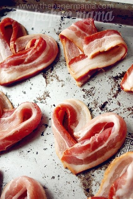 Food Ideas For Valentines Day, Heart Shaped Food Ideas, Bacon And Pancakes, Heart Shaped Bacon, Valentines Brunch, Valentines Recipes Desserts, Shaped Food, Valentines Breakfast, Heart Shaped Food