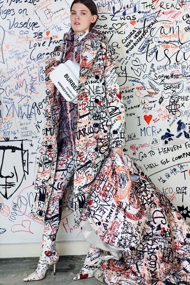 Graffiti Outfit, Art Fashion Clothes, Graffiti Clothing, Outfits Aesthetic Grunge, Outfits With Air Force Ones, Outfits With Jordan 1s Fashion Styles, Fashion Trend Report, Abstract Fashion, Riccardo Tisci