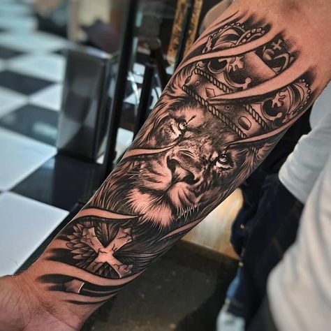 Artex Tattoo Artist 🔱 on Instagram: “Lion King 🔥 Artist: @boby_tattoo  Curtiu ? Não esquece de seguir nossa pagina: @artextattooink #besttattoos #tattoolife #tattooist…” Unique Tattoos For Men Creative, Lion Shoulder Tattoo, Lion Forearm Tattoos, Half Sleeve Tattoos Forearm, Lion Tattoo Sleeves, Wolf Tattoo Sleeve, Lion Head Tattoos, Men Tattoos Arm Sleeve, Forarm Tattoos