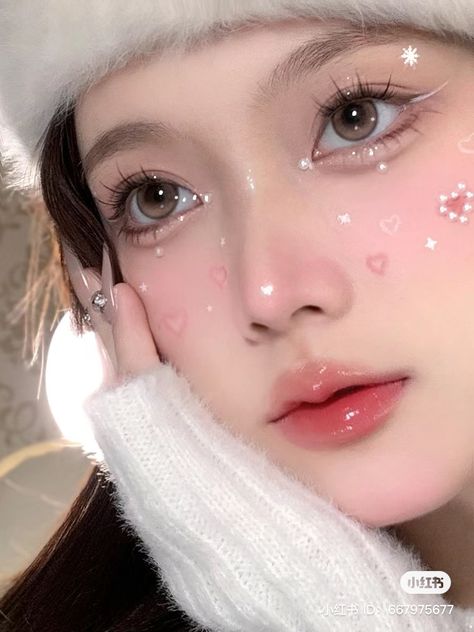 #douyin#ulzzang#korean#chinese#cute#aesthetic#makeup Korean Mekup Cute, Makeup Ideas Cool Tones, Sticker Makeup Aesthetic, Star Douyin Makeup, Douyin Makeup Pictorial, Spring Makeup Aesthetic, Douyin Pearl Makeup, Strawberry Douyin Makeup, Cold Douyin Makeup