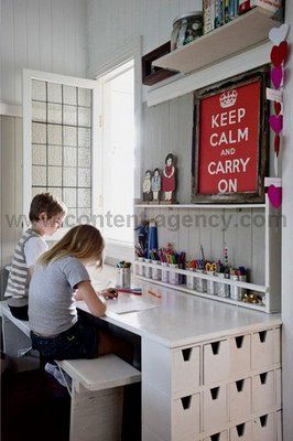 Love this desk area! A place for everything. Family Study Room, Creative Study Room, Study Area Ideas, Kids Study Room Ideas, Creative Work Space, Kids Homework Station, Real Living Magazine, Kids Workspace, Supply Organization