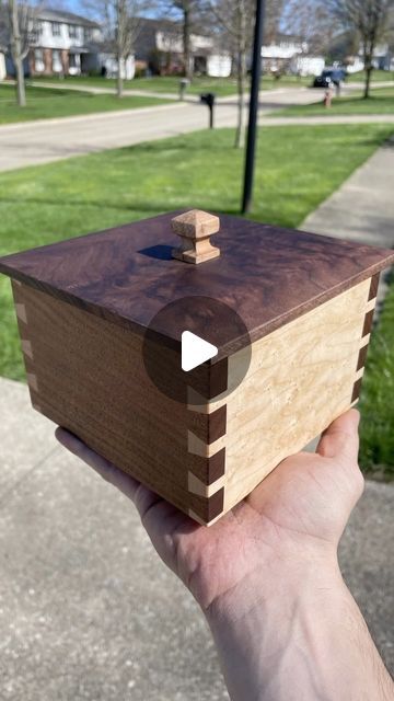 Diy Wood Tool Box Ideas, Tools Box Ideas, Tiny Wood Projects, Wood Handmade Ideas, Dovetail Projects, Small Wood Box Ideas, Wooden Boxes Ideas, Wood Box Ideas, Wooden Box Ideas