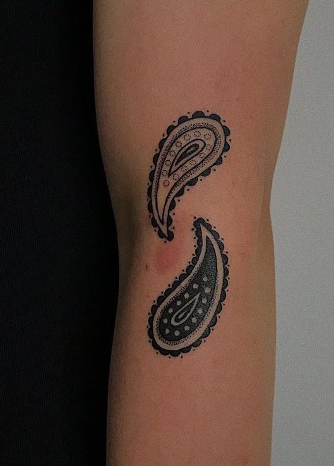 CLEANEST PAISLEY TATTOOS YOU NEED TO SEE Paisley Tattoo Design, Paisley Tattoos, Cowboy Hat Tattoo, Paisley Tattoo, Henna Tattoo Designs Arm, Bohemian Tattoo, Tattoo Themes, Cloud Tattoo, Tattoo Lettering Fonts