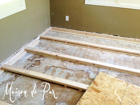 Leveling floor for wood.... Not fun. But need to know how to do this! Stupid slanty floors Leveling Floor, Best Bathroom Flooring, Kitchen Updates, Modern Rooms, Attic Flooring, Plywood Flooring, Home Remodeling Diy, Home Decor Apartment, Office Floor