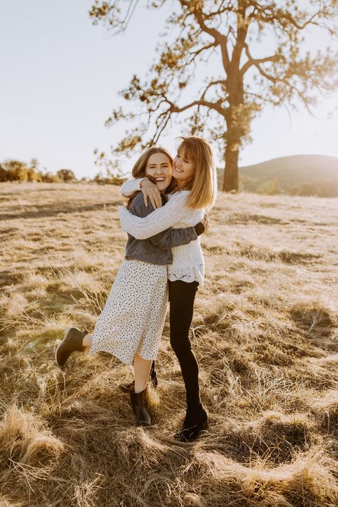 Adult Family Photography, Adult Family Photos, Mother Daughter Photography Poses, Mom Daughter Photos, Mother Daughter Poses, Daughter Photo Ideas, Golden Hour Light, Mother Daughter Pictures, Mother Daughter Photoshoot