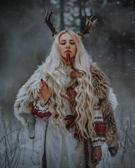 Winter Goddess, Viking Aesthetic, Winter Witch, Creepy Christmas, Norse Pagan, Fantasy Photography, Costume Inspo, Witch Aesthetic, Aesthetic Women