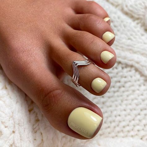 Light Toe Nail Colors To Try In Warm Season ❤ 65+ Amazing Toe Nail Colors To Try Right Now ❤ See more ideas on our blog!! #naildesignsjournal #nails #nailart #naildesigns #toenails #pedicure #toenailcolors #toes Yellow Toenails Polish, Light Yellow Pedicure, Jelly Nails Pedicure, Light Yellow Toe Nails, Pedicure Ideas Yellow, Popular Pedicure Colors 2023, Gold Pedicure Toenails, Yellow Pedicure Toenails, Spring Toenail Colors