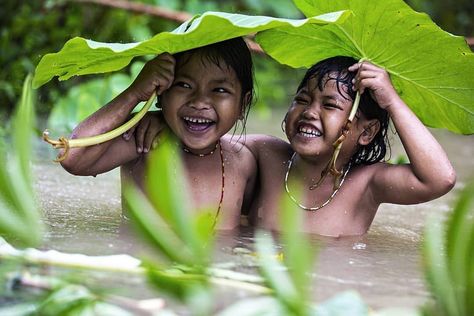 Photo by @goran_jovic_ | Instagram Childhood Photography, Friendship Photography, Village Photography, Kids Around The World, Kids Laughing, Photography Poses For Men, Dancing In The Rain, People Of The World, Happy People