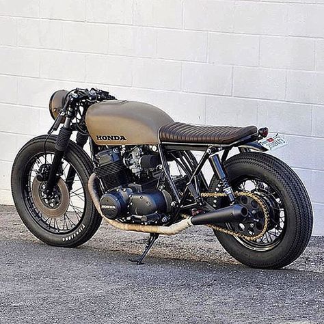 2,245 Me gusta, 3 comentarios - Cafe Racer Colombia (@caferacer_colombia) en Instagram: "Feliz Noche #Racer #Motor #Style #TBT #CafeRacer #CafeRacerColombia #CafeRacers #MotorCycle #croig…" Cb 450 Cafe Racer, Cb350 Cafe Racer, Honda Cafe Racer, Cb 750 Cafe Racer, Estilo Cafe Racer, Cb Cafe Racer, Cb750 Cafe, Brat Motorcycle, Cb750 Cafe Racer