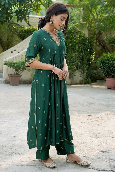 Green Silk Suit Designs, Green Silk Kurti Design, Bottle Green Indian Outfit, Pallazo Kurta Set, Teej Festival Outfits Green, Bottle Green Kurta Women, Bottle Green Dress Indian, Coords Set Outfit Indian, Bottle Green Suits Women Indian