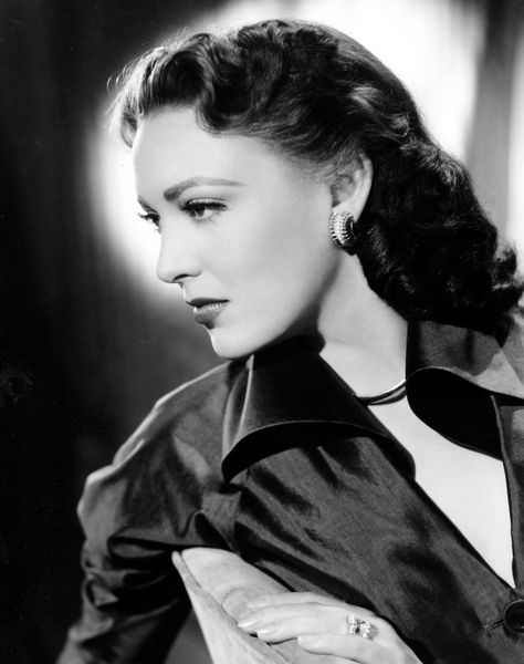 Linda Darnell ©2020bjm Linda Darnell, Ziegfeld Girls, Donna Reed, Classic Hollywood Glamour, Black And White Movie, Olivia De Havilland, Lights Camera Action, Classic Actresses, Silent Movie