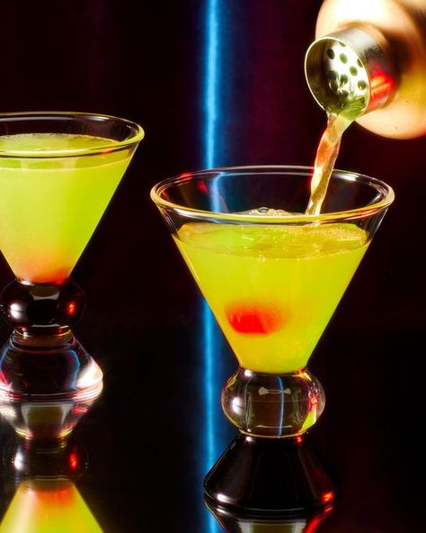 Bon Appétit Magazine Green Apple Martini Recipe, Green Apple Martini, Appletini Recipe, Apple Martini Recipe, Apple Schnapps, Midori Melon, Hungry Eyes, Melon Liqueur, Apple Martini