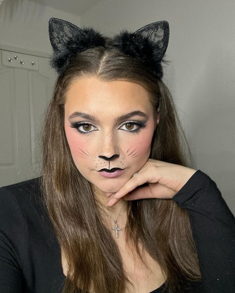 Cat Halloween Makeup 🐈‍⬛✨ What should I do next?? ✨🎃 Products used 💌✨ @muacosmetics illusionist eyeshadow palette @nyxcosmetics @nyxcosmetics_uk epic ink liner @maccosmetics glide eyeliner #easyhalloweenmakeup #halloweenmakeup #cutehalloweenmakeupinspo #cutehalloweenmakeup #catmakeup #cathalloweenmakeup #catmakeupforhalloween #catmakeuptutorial Women’s Cat Halloween Makeup, Cat Scratch Makeup, Subtle Cat Makeup, Black Cat Costume For Women Makeup, Cat Makeup Halloween Simple, Diy Cat Makeup Halloween, Cat Halloween Costume Makeup, Simple Cat Makeup Halloween, Halloween Aethstetic