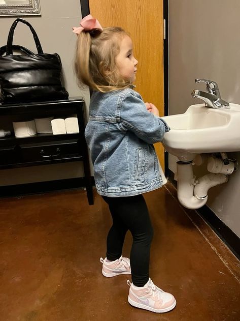 Trendy Toddler Girl Outfits, Toddler Girls Fall Outfits, Toddler Girl Holiday Outfits, Toddler Jordans Outfits, Toddler Winter Outfits Girl, Toddler Girl Winter Outfits, Toddler Holiday Outfits Girl, Girl Toddler Outfits, Toddler School Outfits