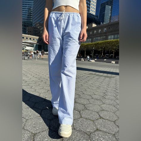 Wide Leg White And Blue Striped Linen Pants With A Drawstring Waist, And Side Pockets. Fabrics: 100% Cotton Measurement: 11" (28 Cm) Rise, 28" (71 Cm) Inseam, 26" (66 Cm) Waist (Stretches) Made In: China Brandy Melville Striped Pants, Brandy Striped Pants, Brandy Melville Linen Pants, Pin Striped Pants Outfit, Brandy Linen Pants, Pin Stripe Pants Outfit, Brandy Melville Cargo Pants, Blue Striped Pants, Stripe Pants Outfit