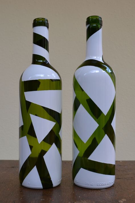 Big Wine Glass, Beer Bottle Art, Beer Bottle Crafts, Painted Glass Bottles, Hand Painted Wine Bottles, Desain Furnitur Modern, Glass Bottle Diy, Diy Glass Bottle Crafts, Glass Bottles Art