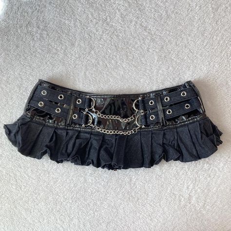 Look what I just found on Depop 🙌 https://depop.app.link/Puy1NamWtyb Black Micro Mini Skirt, Estilo Punk Rock, Skirt Details, Micro Mini Skirt, Estilo Punk, Living Dead, Micro Mini, Mode Inspo, Looks Chic