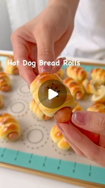 Hot Dog Bread Recipe, Sausage Bread Roll, Hot Dog Bread, Sausage Bun, Hot Dog Sandwich, Bread Roll Recipe, Foodie Desserts, Hot Dog Pizza, Hot Dog Rolls