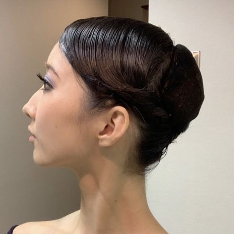 Ballet Bun Styles, Hairstyles For Ballerinas, Bun Hairstyles Ballet, Ballet Performance Hair, Low Ballet Bun, Ballet Stage Makeup, Perfect Ballet Bun, Ballet Makeup, Ballet Hair