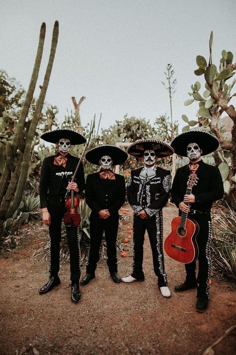 Mariachis virtuales Mexican Halloween, Mexican People, Mexican Culture Art, Mexican Traditions, Mexican Heritage, Mexico Culture, Special Halloween, Halloween Treat, Mexican Culture