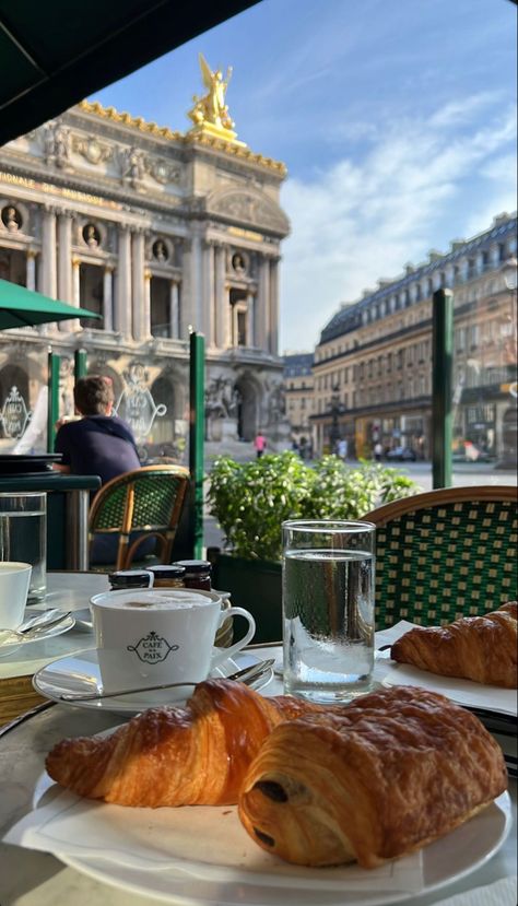 Coffee In Paris, Parisian Summer, Paris Dream, France Aesthetic, Paris Vibes, Parisian Life, Paris Pictures, Paris Aesthetic, Living In Paris