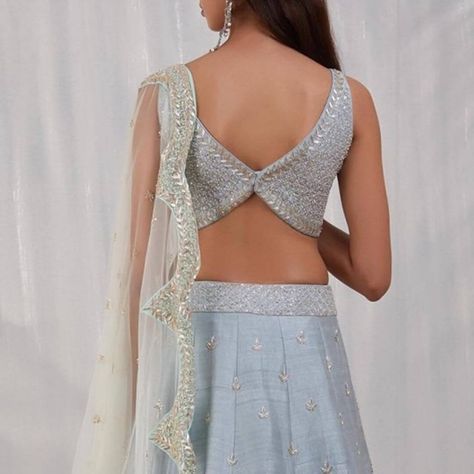 Blouse Designs Choli, Lengha Blouse Designs, Choli Blouse Design, Sleeveless Blouse Designs, Choli Blouse, Backless Blouse Designs, New Saree Blouse Designs, Fashionable Saree Blouse Designs, Lehenga Blouse Designs