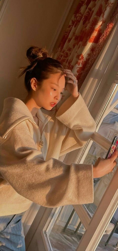 #Jennie#kim#blackpink#cool#jen#so Jennie + Core + Aesthetic, Black Pink Background, Black Pins, Jennie Kim Blackpink, Black Pink Instagram, Jennie Lisa, 가을 패션, Blackpink Photos, Black Pink Kpop