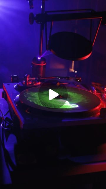 Tee Ken Ng on Instagram: "DIY visualiser on glow in the dark vinyl.  Made by sticking a mirror to a speaker and pointing a laser at it. The deflected beam illuminates the audio vibrations on to the spinning record.   #liveanimation #vinyl #visualizer #diy #analog" Instagram Diy, Escape Room, A Mirror, In The Dark, Glow In The Dark, Spinning, Beams, The Darkest, Speaker