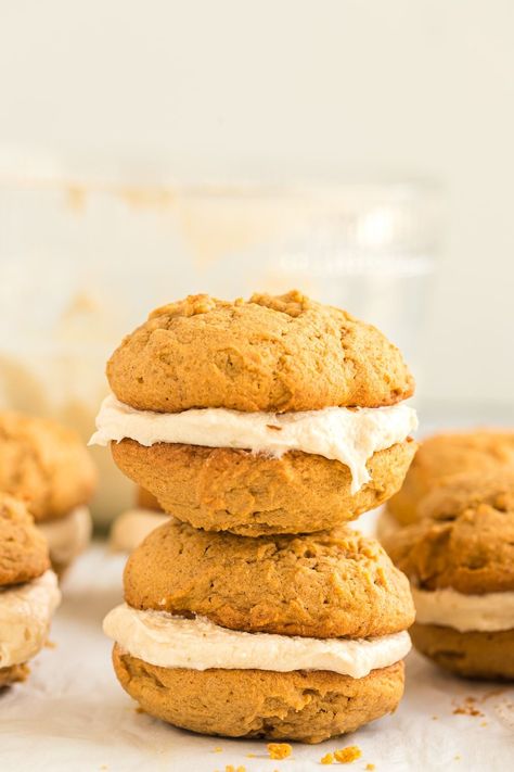 Pumpkin Whoopie Pies Made To Be A Momma, Pumpkin Whoopie Pies, Cookie Recipes From Scratch, Popcorn Treats, Oatmeal Cake, Pumpkin Spice Cookies, Cookie Recipes Unique, Mini Treats, Healthy Cookie Recipes