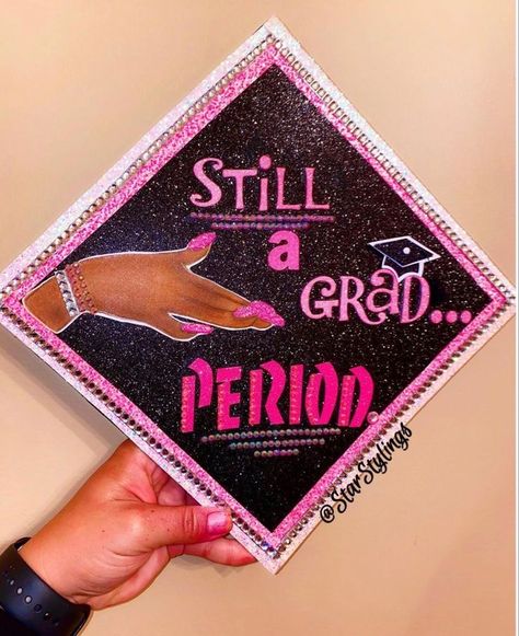 Bye Me Fui Graduation Cap, Nail School Graduation Cap, Graduation Cap Designs Nail Tech, Graduation Cap Designs High School, Graduation Barbie, Nurse Graduation Cap Designs, High School Graduation Cap Designs, Cap Decoration Graduation, Graduation Board