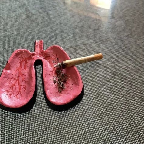 Cool Ashtray Ideas, Air Dry Clay Ideas Ashtray, Ash Tray Painting Ideas, Ash Tray Ideas Clay, Ashtray Ideas Clay, Pottery Ash Tray, Ashtray Clay Ideas, Diy Clay Ashtray Ideas, Cute Ashtray Clay