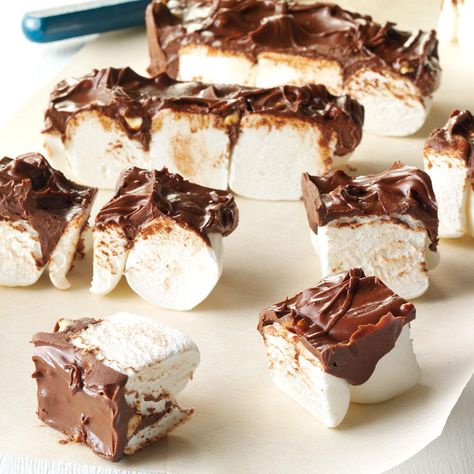 15 Minute Desserts, Marshmallow Dessert Recipes, Simsbury Connecticut, Marshmallow Dessert, Large Marshmallows, Easiest Desserts, Marshmallow Desserts, Peanut Butter Fudge Easy, Easy Cakes