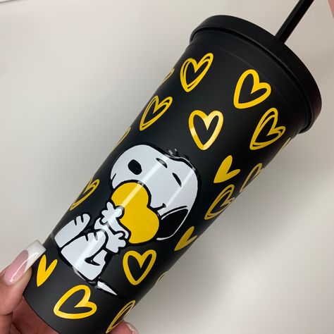 22oz snoopy tumbler Snoopy Tumbler Wrap, Snoopy Tumbler Cups, Snoopy Tumbler Ideas, Snoopy Tumbler, Snoopy Items, Snoopy Gifts, Tumbler Cups Personalized, Snoopy Wallpaper, Baptism Candle