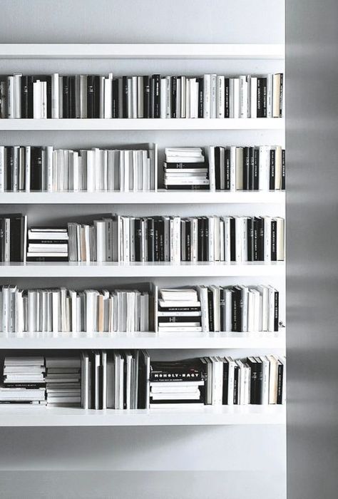 Black and white reading. Minimalist Bookshelves, Interior Design Minimalist, White Bookshelves, Monochrome Interior, Bookshelf Styling, White Shelves, Minimalist Furniture, Design Del Prodotto, Decoration Inspiration