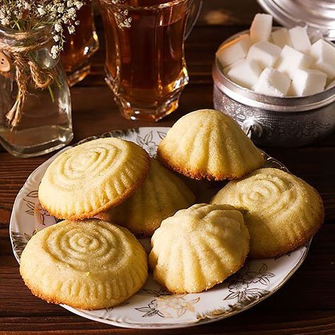 Arabian Cookies, Maamoul Recipe, Lebanese Desserts, Middle East Food, Date Cookies, Middle Eastern Desserts, Arabic Sweets, Filled Cookies, Cookie Calories