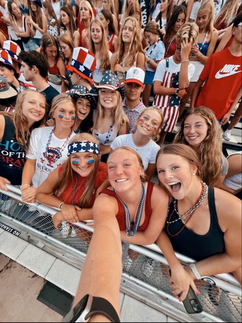 Patriotic Football Game Theme, Usa Student Section Theme, America Themed Football Game Outfit, Usa Themed Football Game, Usa Football Theme Outfit, Student Section Themes, Football Season Outfits, Football Face Paint, Football Game Outfit Highschool