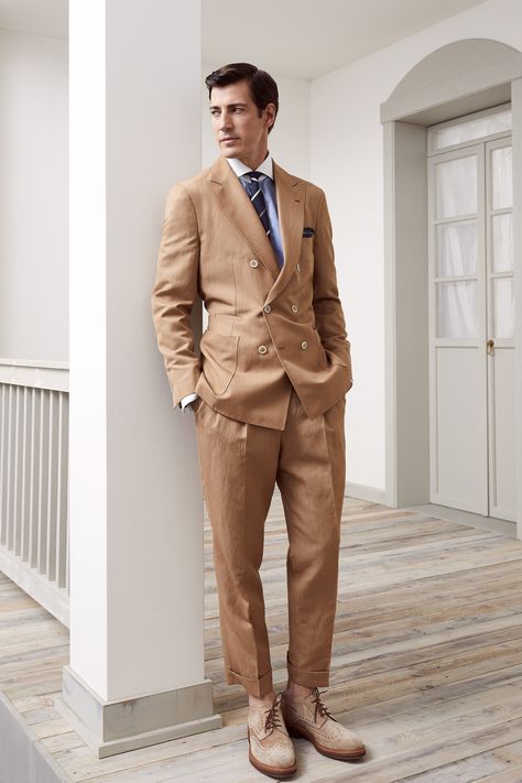 Brunello Cucinelli Spring 2019 Menswear Photos Tan Suit, Vogue Men, Cocktails Bar, 2016 Menswear, Men Suit, Brown Suits, Male Fashion Trends, Brown Pants, Vogue Russia