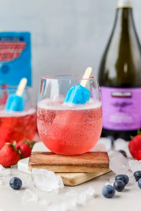 Bomb Pop Cocktail with Prosecco - bits and bites Cocktail With Prosecco, Popsicle Cocktail, Bits And Bites, Cheap Champagne, 4th Of July Cocktails, Bomb Pop, Champagne Region, Summer Cocktail Recipes, Drink Recipe