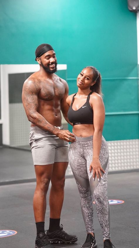 Working Out Couples, Black Fitness Couples, Black Gym Couple Aesthetic, Couples In The Gym, Black Fit Couples Goals, Couples Working Out Together, Workout Couples, Gym Fits Men, Partner Exercises