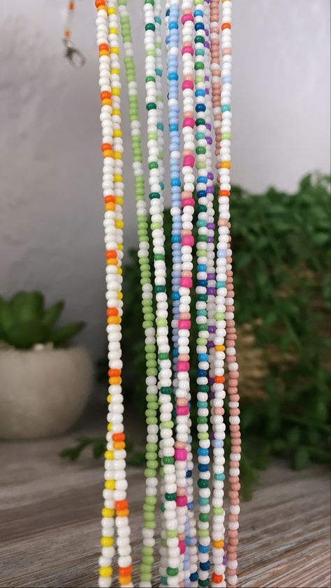 Summer Bracelet Patterns Beads, Braclets Ideas Seed Beads, Seed Bead Aesthetic, Summer Beaded Jewelry Ideas, Aesthetic Summer Jewelry, Summer Bracelets Seed Beads, Cute Bracelet Ideas Seed Bead, Handmade Summer Jewelry, Beaded Necklace Inspo Summer