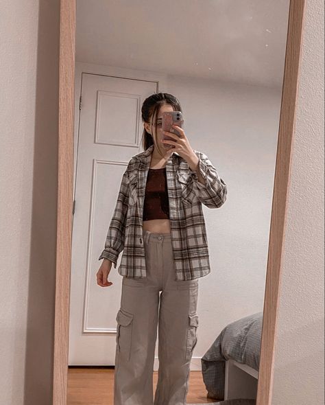 khaki cargo pants flannel crop collar plaid glasses women’s fashion outfit fall inspo aesthetic OOTD White Cargo Outfits Women, Flannel Shirt With Cargo Pants, Flannel And Cargo Pants Outfits, Cargo Pants Flannel Outfit, Cargo Pants With Flannel, Cargos And Flannel Outfit, Croptop Flannel Outfit, Brown Flannel Outfit Aesthetic, Check Shirt Outfit Women