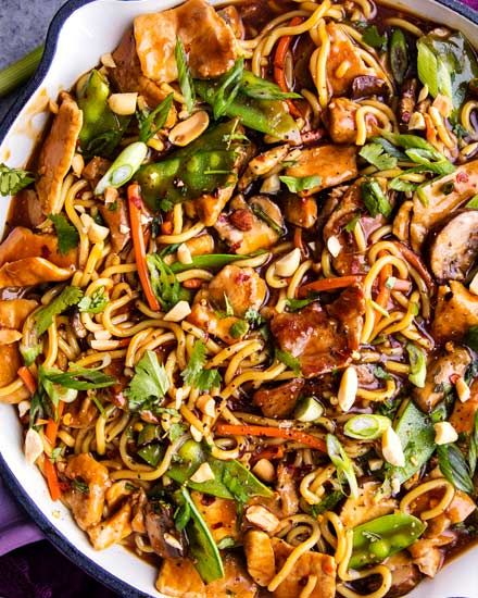 No need for takeout, this Garlic Ginger Pork Stir Fry is the perfect weeknight meal, as it's on the table in 20 minutes! #pork #stirfry #chinese #asian #takeout #weeknightmeal #easyrecipe #onepan #skillet Pork Stir Fry Recipes, Chunky Chef, Pork Noodles, Cabbage Stir Fry, Ginger Pork, Asian Pork, Pork Fillet, Pork Stir Fry, Boneless Pork Chops