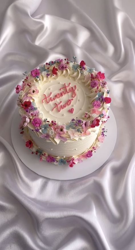 Girly Birthday Cakes, 22nd Birthday Cakes, Small Birthday Cakes, Mini Torte, Girly Cakes, Birthday Cake With Flowers, 21st Birthday Cakes, Cake Decorating Kits, 18th Birthday Cake