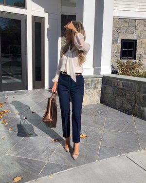 Check out this look I found on LIKEtoKNOW.it http://liketk.it/2GiEu  Download the LIKEtoKNOW.it app to see! Work Attire Women, Elegantes Outfit Damen, Chique Outfit, Fashionable Work Outfit, Professional Work Outfit, Professional Outfits Women, Business Outfits Women, Office Outfits Women, Business Casual Outfits For Work