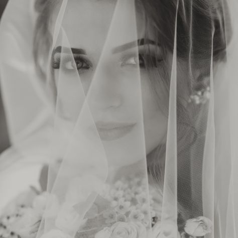 Elevate your bridal look with the ethereal beauty of this drop veil with blusher. This stunning accessory is designed to add a touch of timeless elegance to your wedding ensemble. Handcrafted with soft and sheer bridal illusion tulle, it gracefully cascades down your shoulders, creating a mesmerizing effect as you walk down the aisle. 💖 Ultra soft bridal illusion tulle Our bridal illusion tulle has a gorgeous drape that will create a whimsical, ethereal feel for your bridal attire. This fabric Tulle Lights, Veil Color, Veil With Blusher, Simple Wedding Veil, Simple Veil, Beaded Veils, Drop Veil, Pearl Veil, Blusher Veil