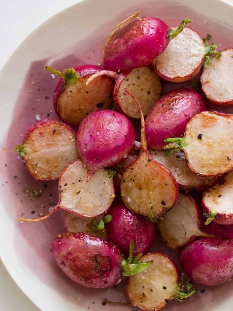 Roasted Radishes Recipe, Roasted Radishes, Radish Recipes, Deilig Mat, Radishes, Side Recipes, Veggie Dishes, Vegetable Side Dishes, Vegetable Dishes