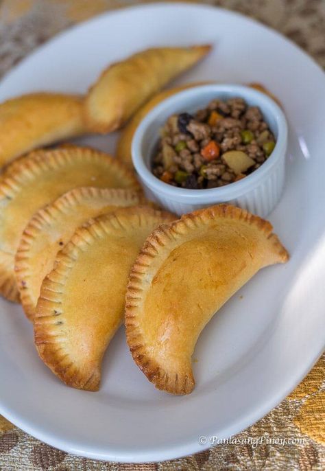 Pork Empanada Recipe - Panlasang Pinoy Filipino Empanada, Dessert Empanadas Recipe, Chicken Empanada Recipe, Ensaymada Recipe, Pork Empanadas, Empanada Dough, Types Of Pastry, Empanada Recipe, Empanadas Dough