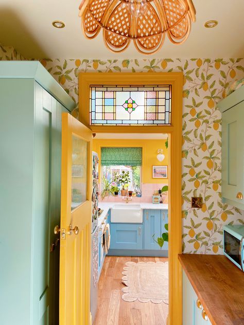 Yellow kitchen decor