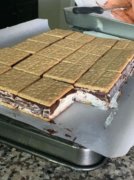 Weight Watchers Community Smores Ice Cream Sandwich, Frozen Smores, Smores Ice Cream, Ice Cream Sandwiches Recipe, Biscuits Graham, Marshmallow Cream, Marshmallow Creme, Ice Cream Sandwiches, Cream Sandwich