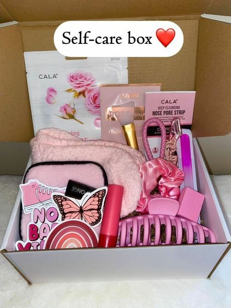 Makeup Box Gift Ideas, Skin Care Gift Basket Ideas, Self Care Box Ideas Gift, Skin Care Gift Box Ideas, Self Care Baskets, Self Care Box Ideas, Girly Gift Baskets, Self Care Gift Basket, Eos Chapstick